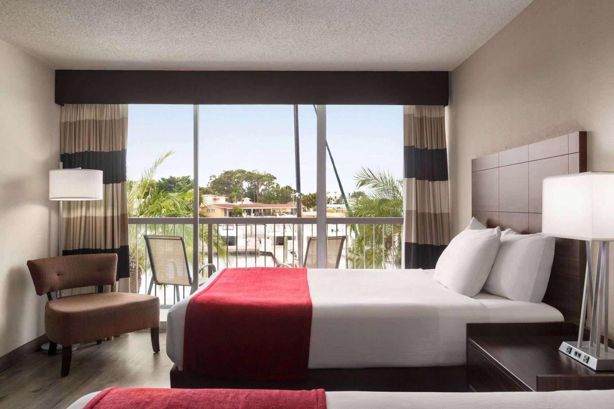 Hotel Ramada By Wyndham Sarasota Waterfront Exterior foto